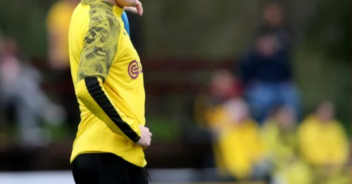 ARSENAL just HIJACKED a €35M-PLUS PLAYMAKER for NOTHING! Only €7-8m a year keeps the German MAGICIAN out of Barca’s hands – while Villa and Barca CRUMBLE!