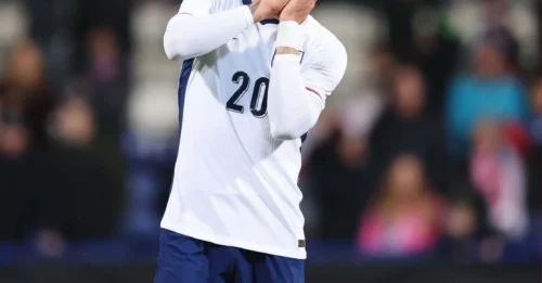 BOMBSHELL IN NORTH LONDON! Arteta’s New General Drops 10 Goals & 7 Assists, Then Lifts Europa League Trophy – And He’s SNUBBING Man United for Arsenal!